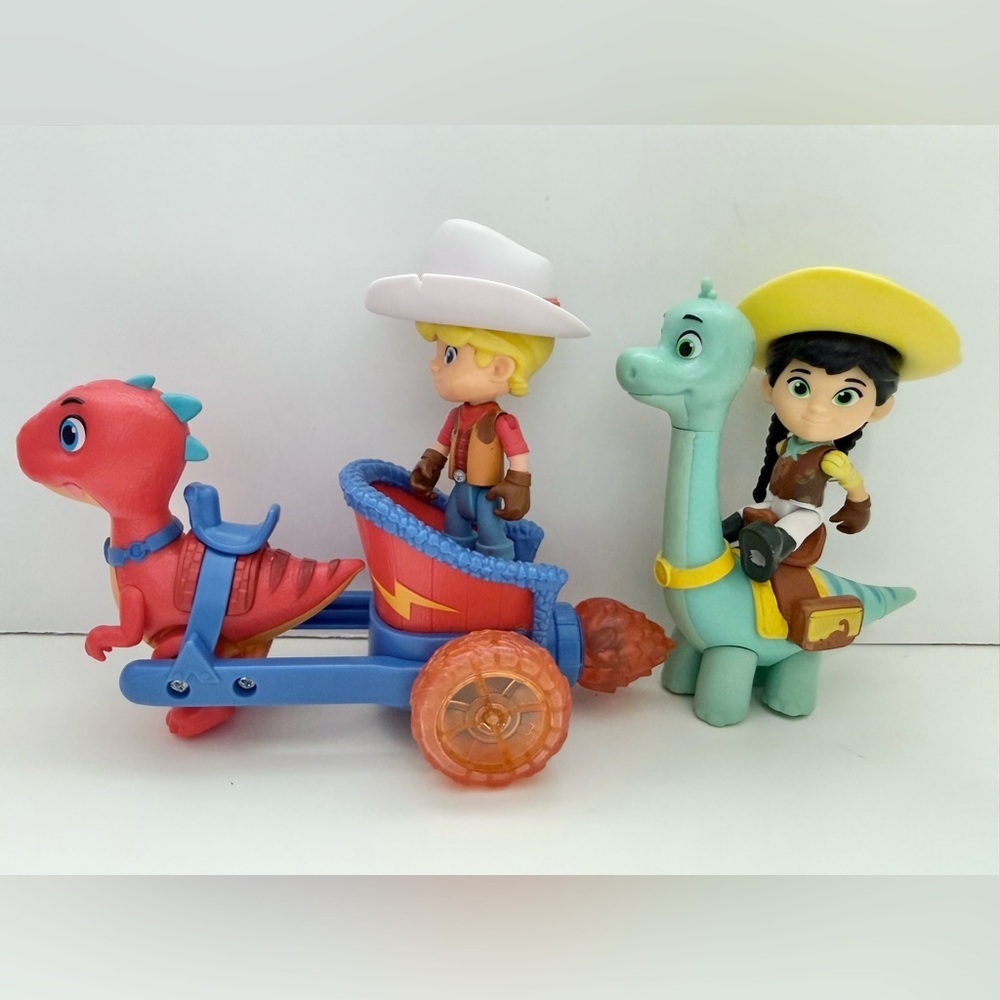 Dino Ranch Feature  - Blitz and Chariot Vehicle & Min and Clover.